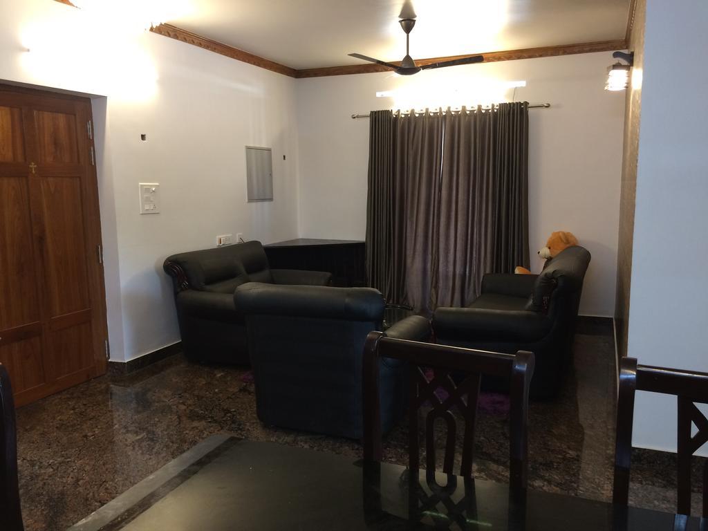 Beersheba Three Bed Room A/C Apartments Thiruvananthapuram Esterno foto