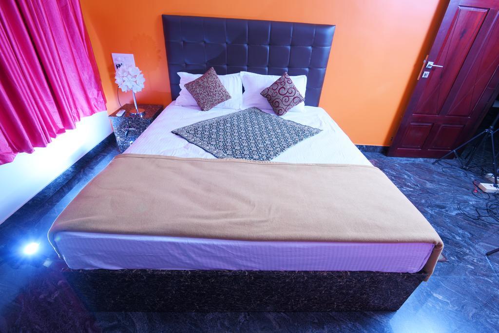 Beersheba Three Bed Room A/C Apartments Thiruvananthapuram Esterno foto